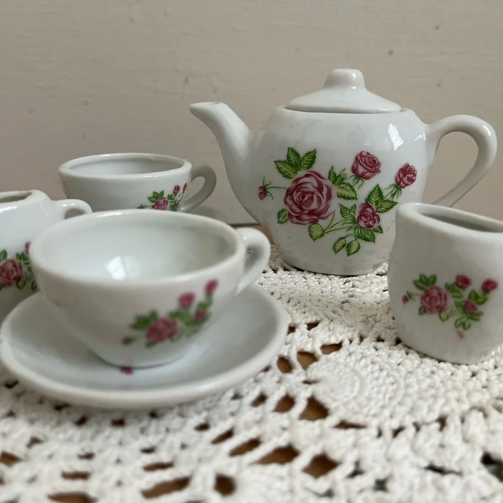 Vintage Child’s Miniature China Play Tea Set Floral Made in Taiwan 12 Piece